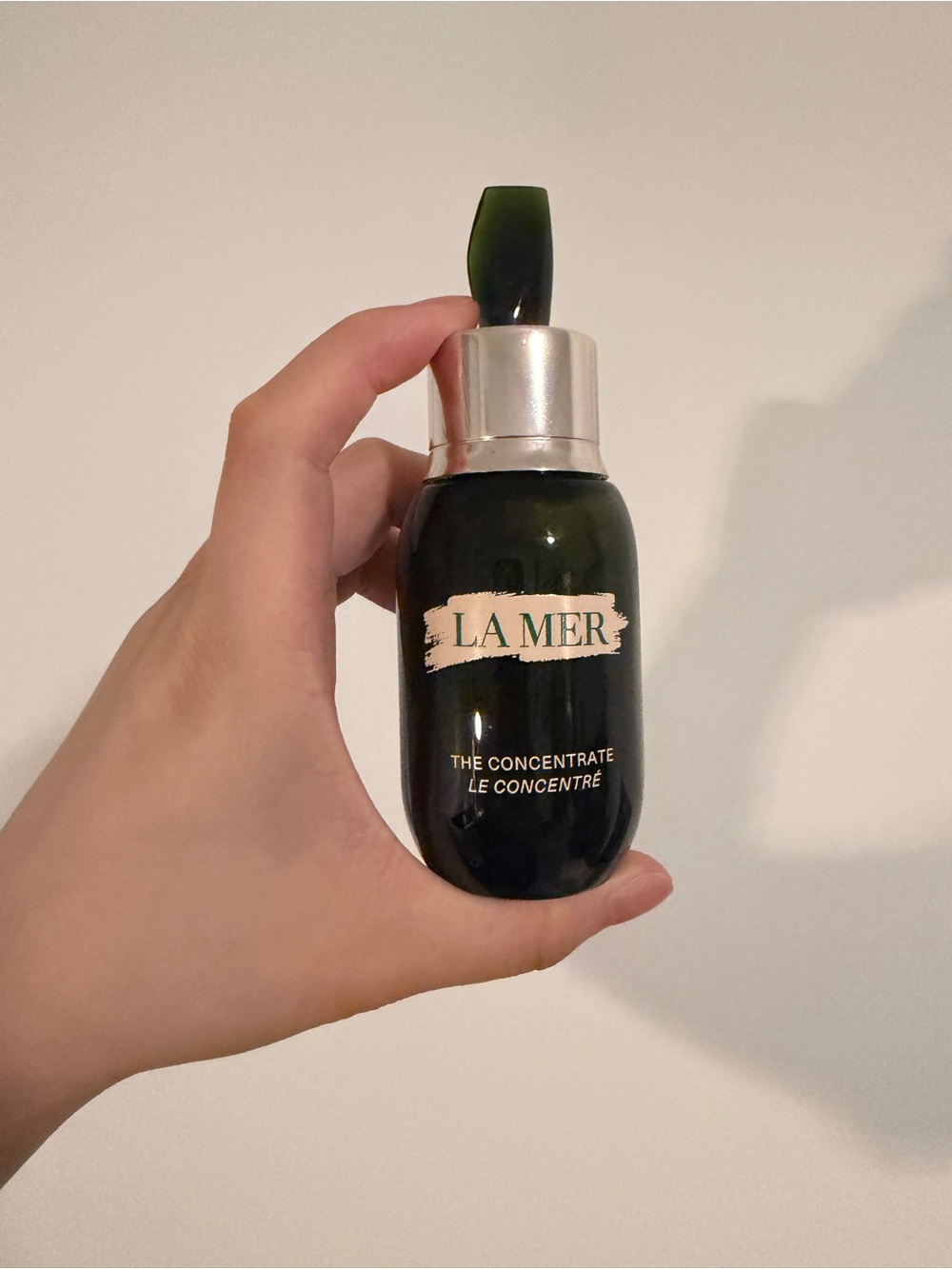 La Mer Serum Bottle in Dark Green with Silver Cap